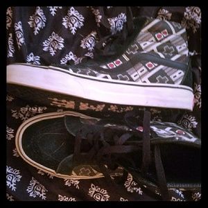FLASH SALE RARE NES Vans sk8 hi, size 8.5 womens